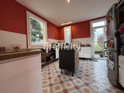 Maison - 270 m² - 11 pièces