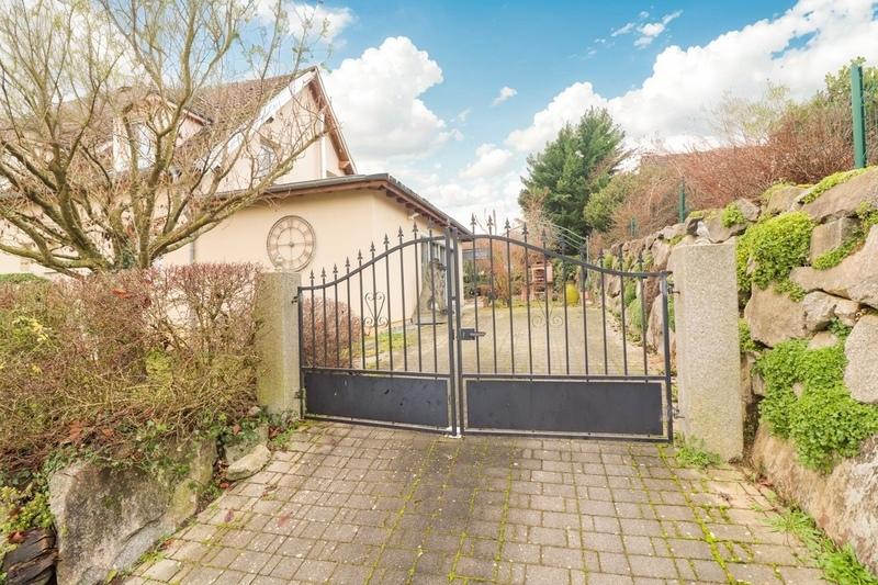 Maison - 251 m² - 6 pièces