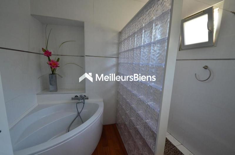 Maison - 180 m² - 5 pièces