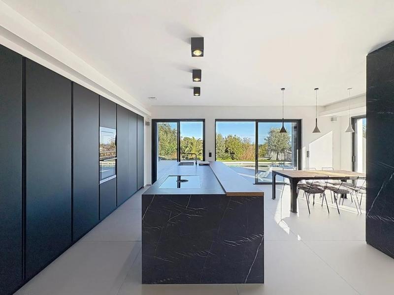 Villa - 180 m² - 6 pièces