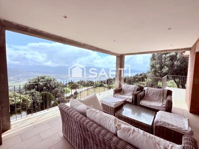 Villa - 263 m² - 9 pièces