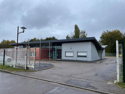 Local d'activité / Entrepôt - 216 m²