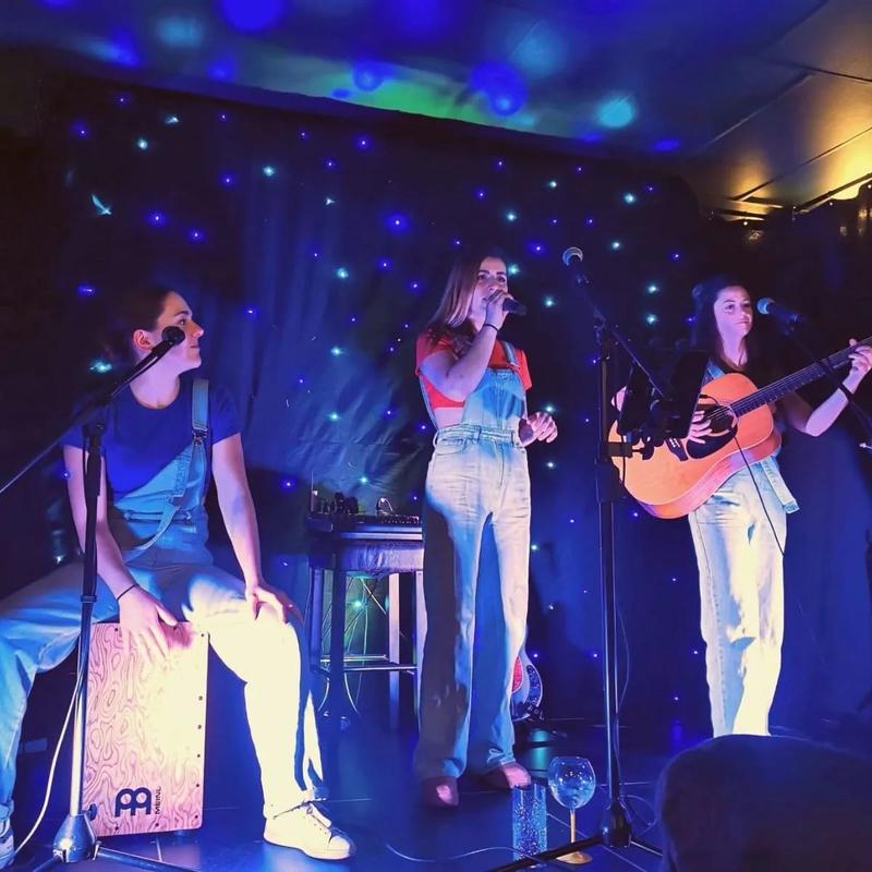 Samedi live music au Lounge avec les Supernanas