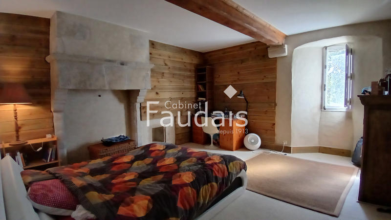 Propriété - 305 m² - 12 pièces