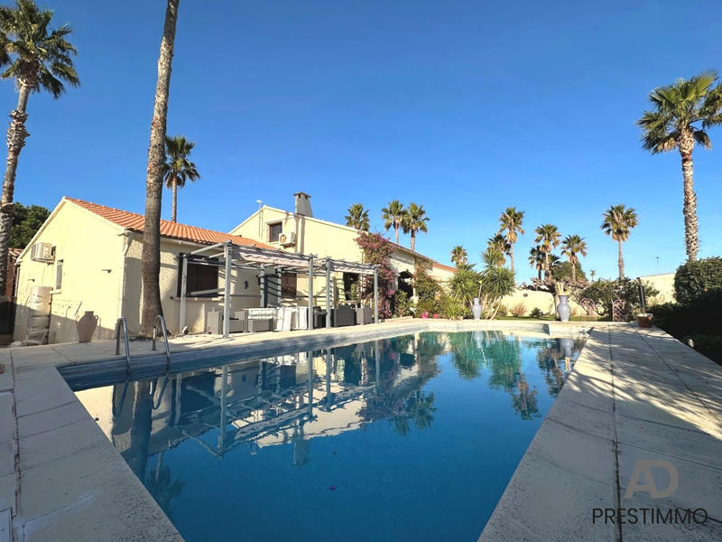 Villa - 231 m² - 8 pièces