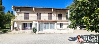 Maison - 190 m² - 10 pièces