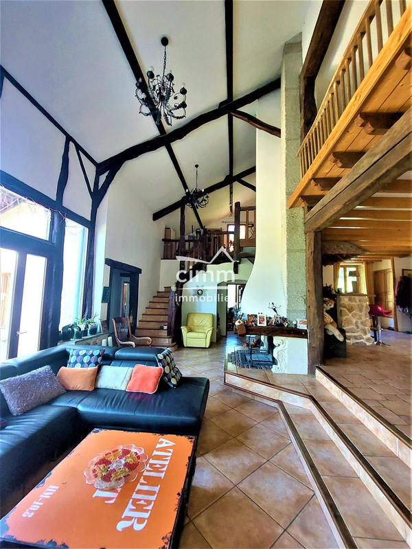 Maison - 215 m² - 7 pièces