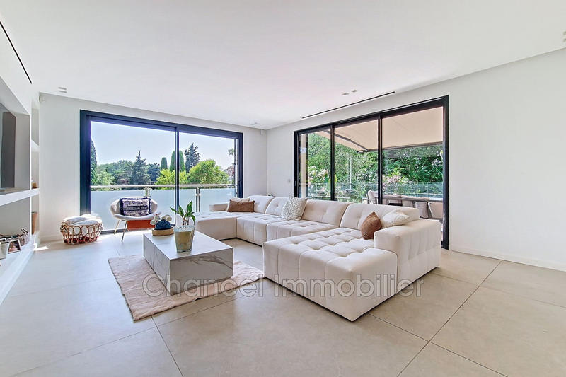 Demeure - 241 m² - 7 pièces