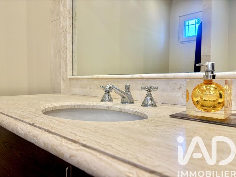 Maison - 200 m² - 7 pièces