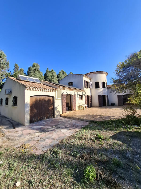 Maison - 220 m² - 7 pièces