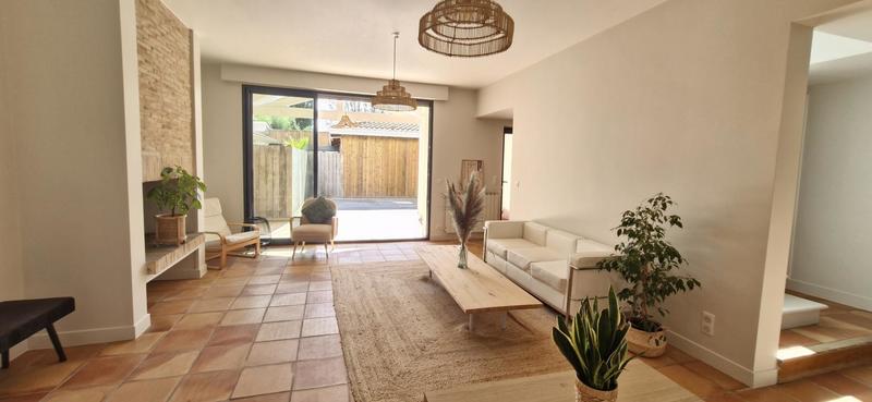 Maison - 241 m² - 8 pièces