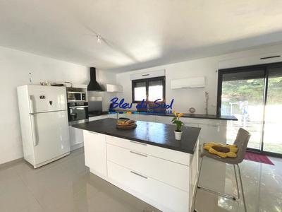 Maison - 96 m² - 3 pièces