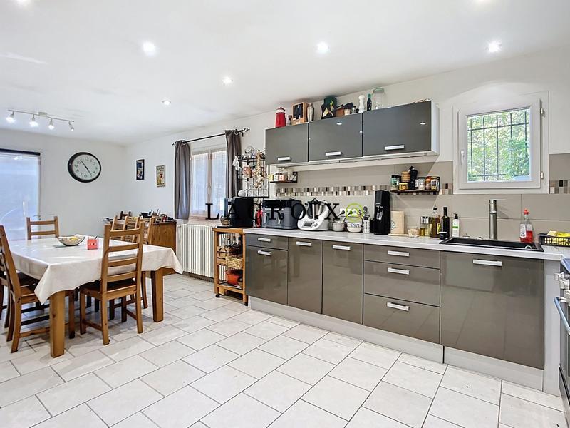 Maison - 220 m² - 8 pièces