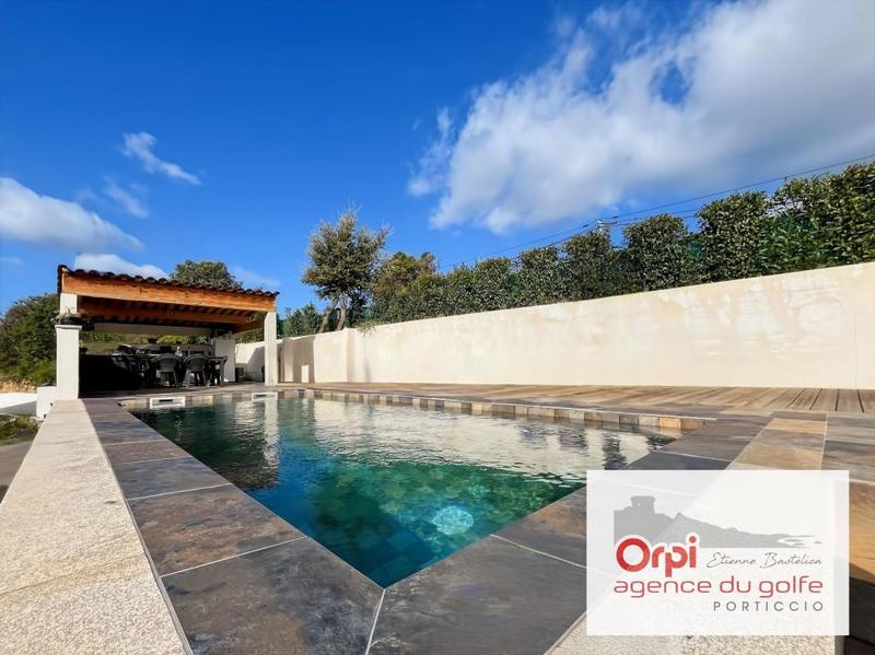 Maison - 270 m² - 4 pièces