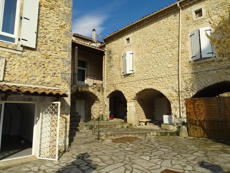 Maison de village - 225 m² - 12 pièces