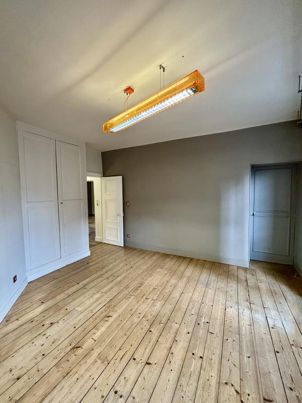 Bureau - 195 m² - 8 pièces