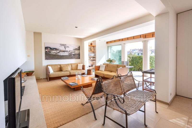 Maison - 225 m² - 5 pièces