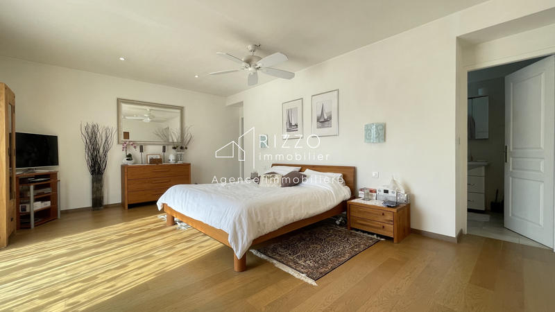 Maison - 246 m² - 9 pièces