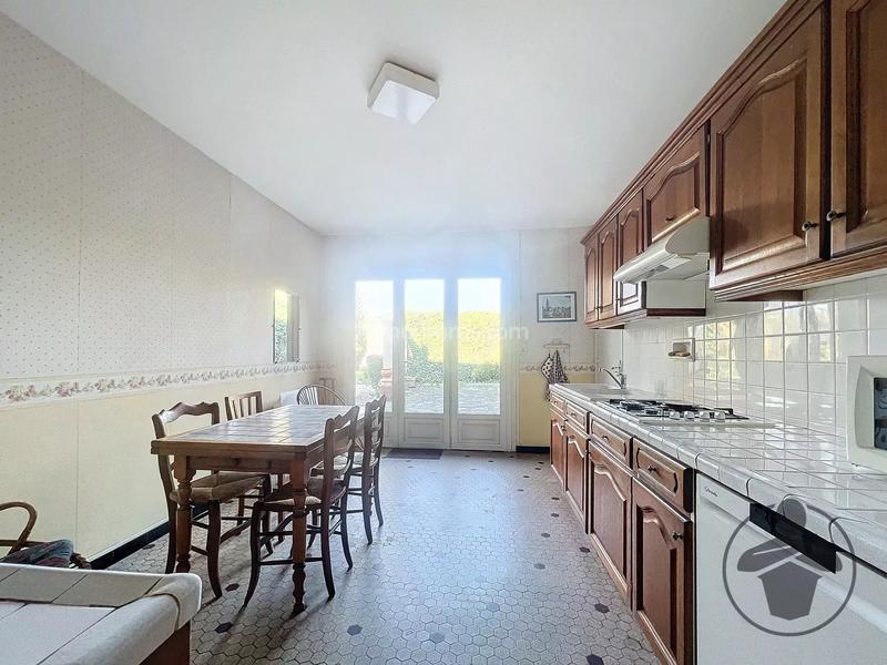 Maison - 252 m² - 9 pièces