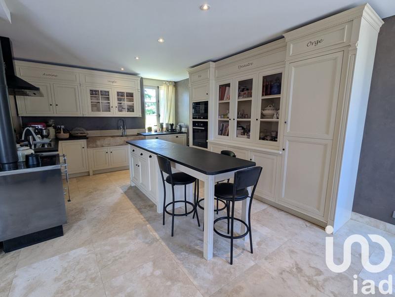 Maison - 469 m² - 11 pièces