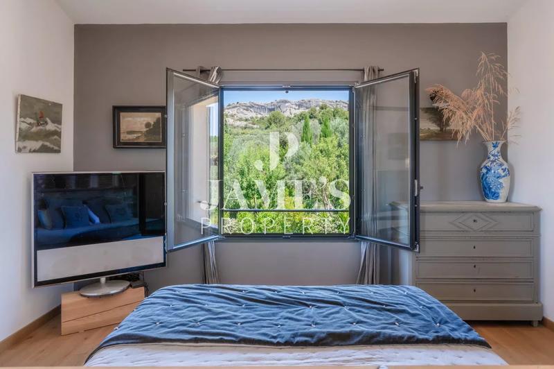 Maison - 250 m² - 6 pièces