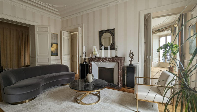 Appartement - 219 m² - 7 pièces