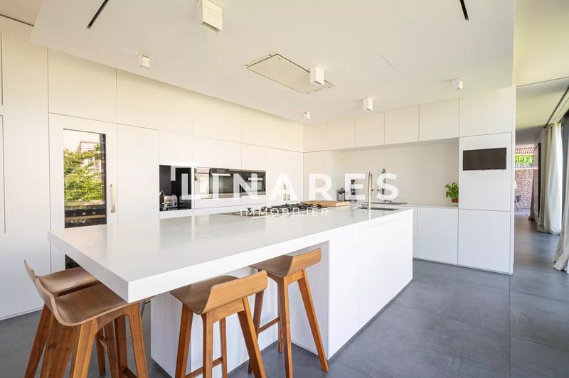 Villa - 300 m² - 6 pièces