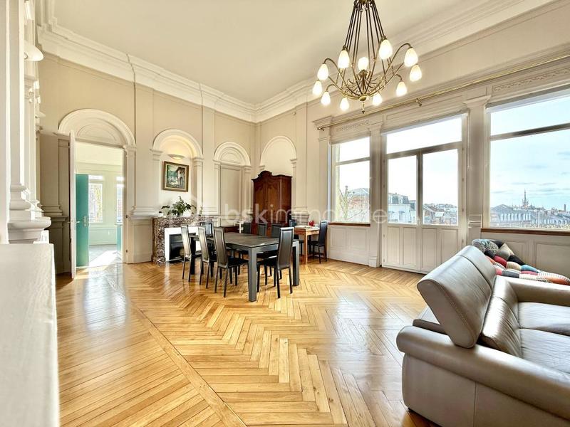 Appartement - 379 m² - 8 pièces