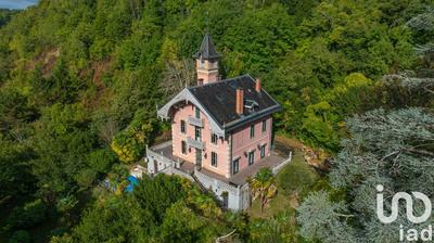 Maison - 402 m² - 12 pièces