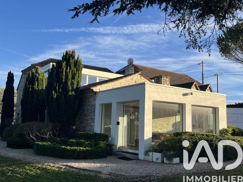 Maison - 228 m² - 8 pièces