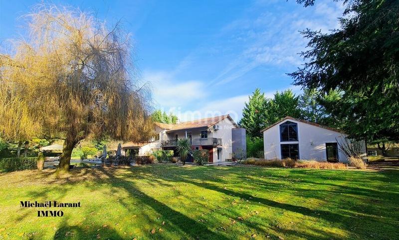 Maison - 484 m² - 7 pièces