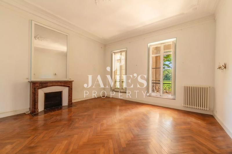 Maison - 510 m² - 16 pièces