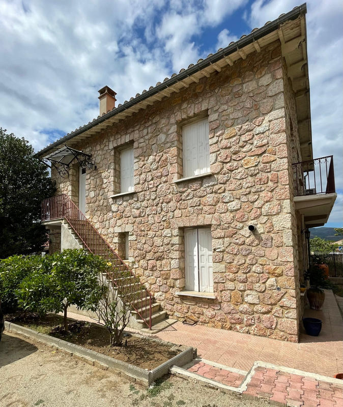 Maison - 141 m² - 6 pièces