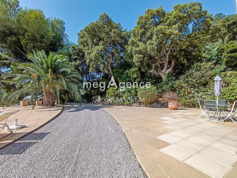 Maison - 250 m² - 7 pièces