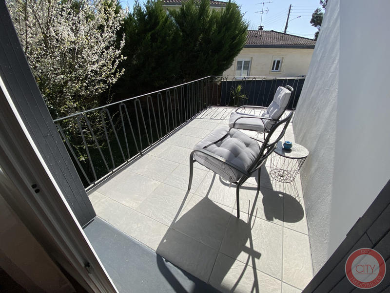 Maison traditionnelle - 223 m² - 9 pièces