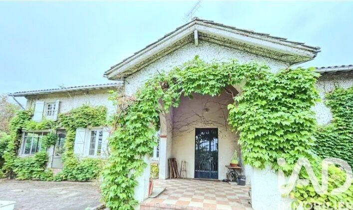 Maison - 310 m² - 9 pièces