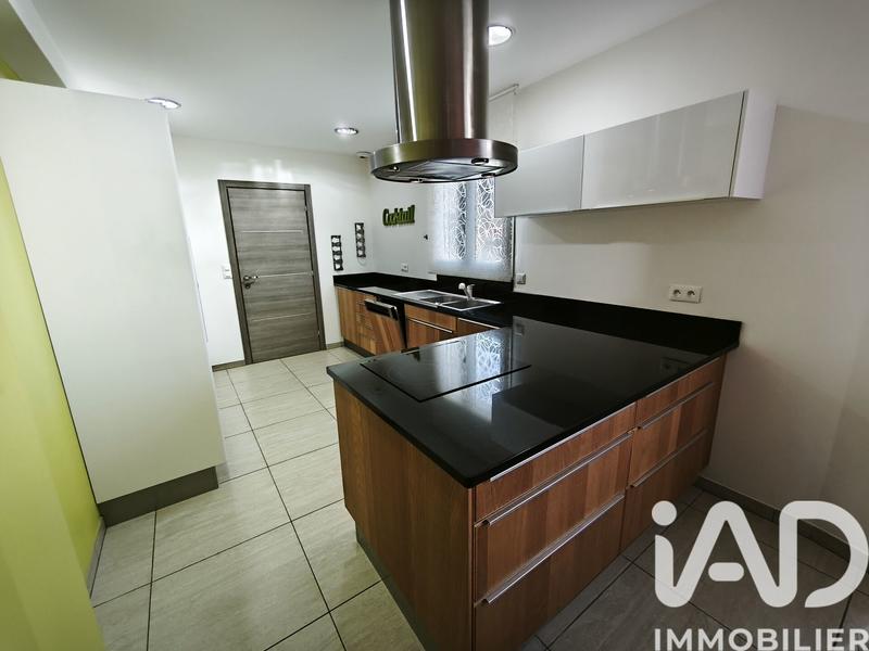 Maison - 223 m² - 7 pièces