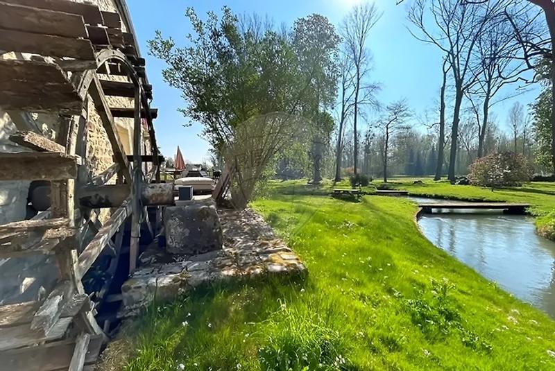 Maison - 242 m² - 6 pièces