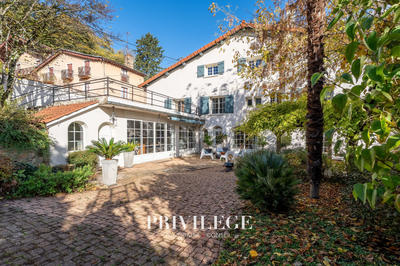 Maison - 310 m² - 9 pièces