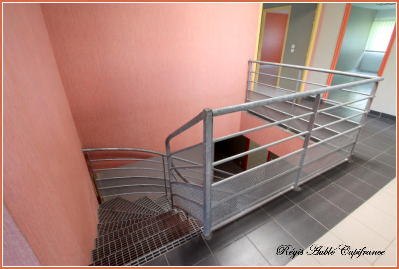 Entrepôt - 866 m² - 12 pièces