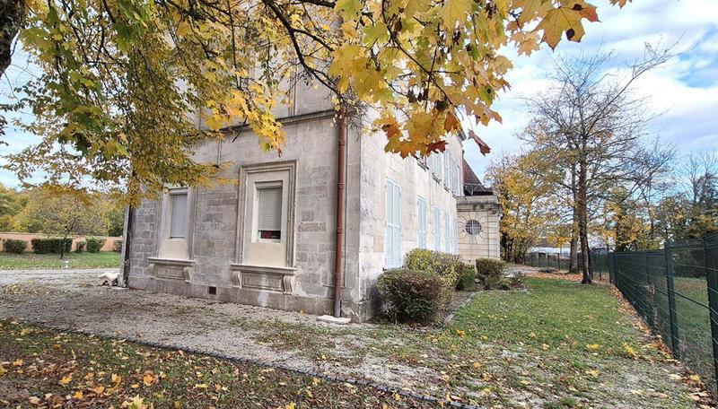 Château - 415 m² - 14 pièces