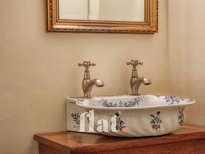 Propriété - 351 m² - 6 pièces