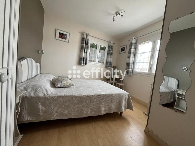 Maison - 235 m² - 10 pièces