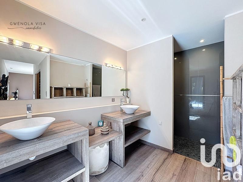 Maison - 260 m² - 6 pièces