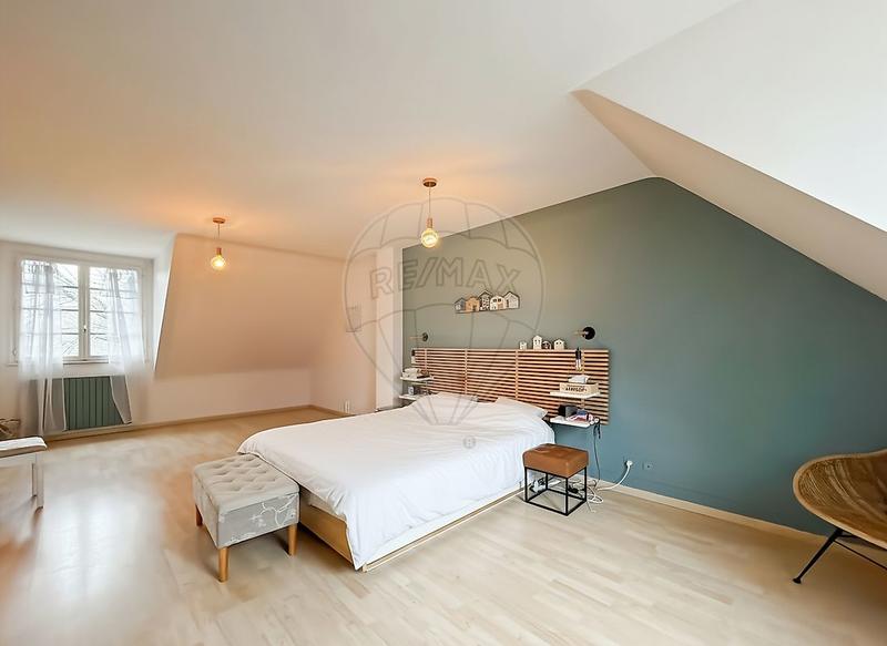 Maison - 214 m² - 8 pièces