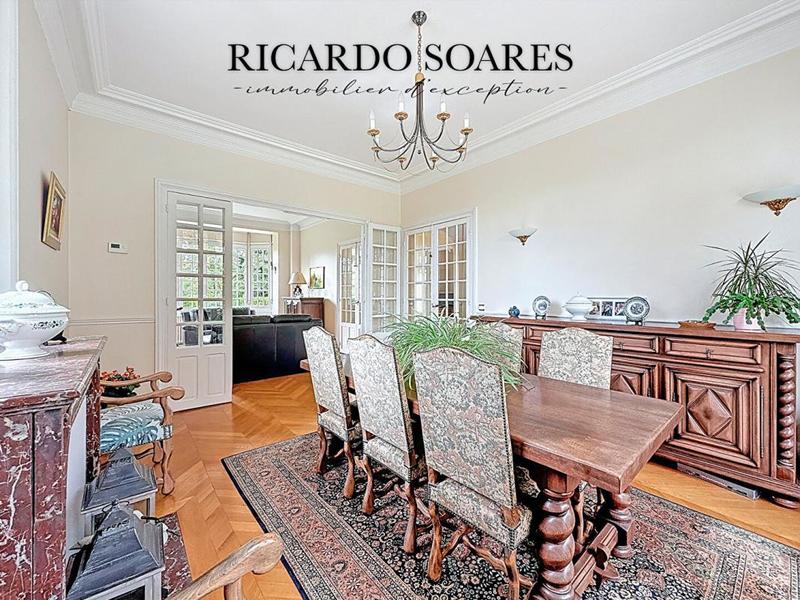 Demeure - 219 m² - 10 pièces