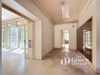 Maison - 246 m² - 6 pièces