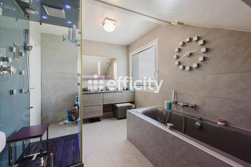 Maison - 168 m² - 6 pièces