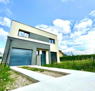 Maison - 85 m² - 4 pièces