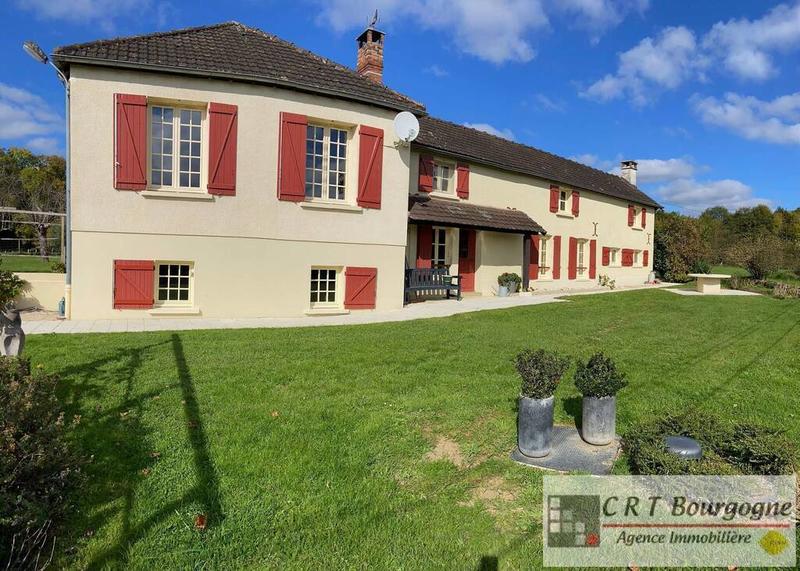 Maison - 240 m² - 8 pièces